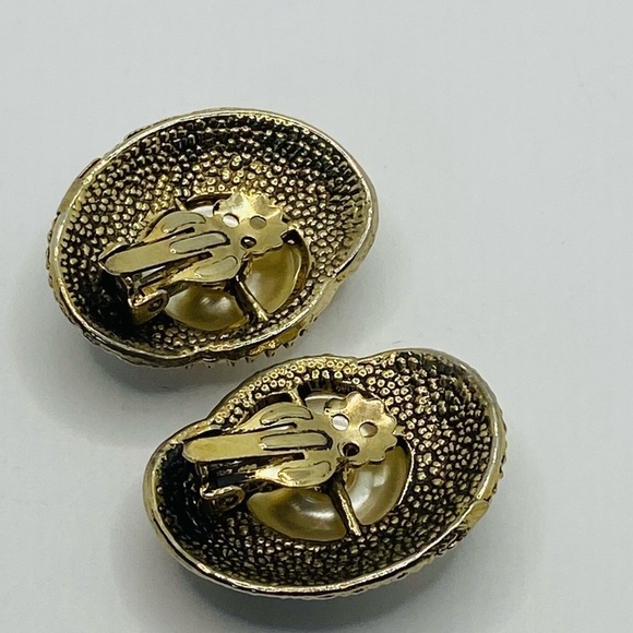 Clip Ons Faux Pearls Statement Antique Gold Tone - Picture 4 of 15